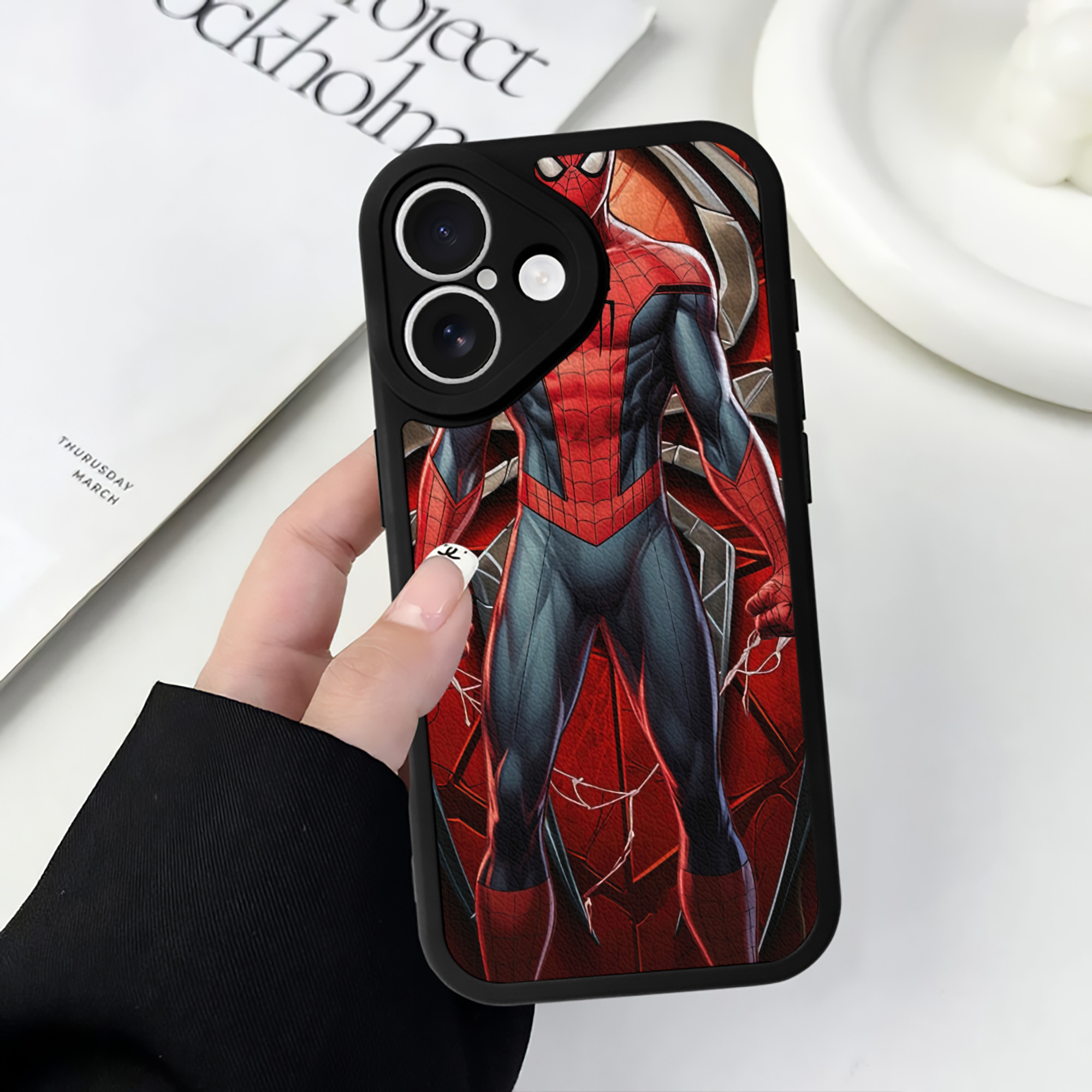 （画像用） Spider Man スパイダーマン 【iPhone 16シリーズ対応】シリコンスマホケース（レザー調） 材質：シリコン